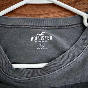 Hollister size M tee shirt.
